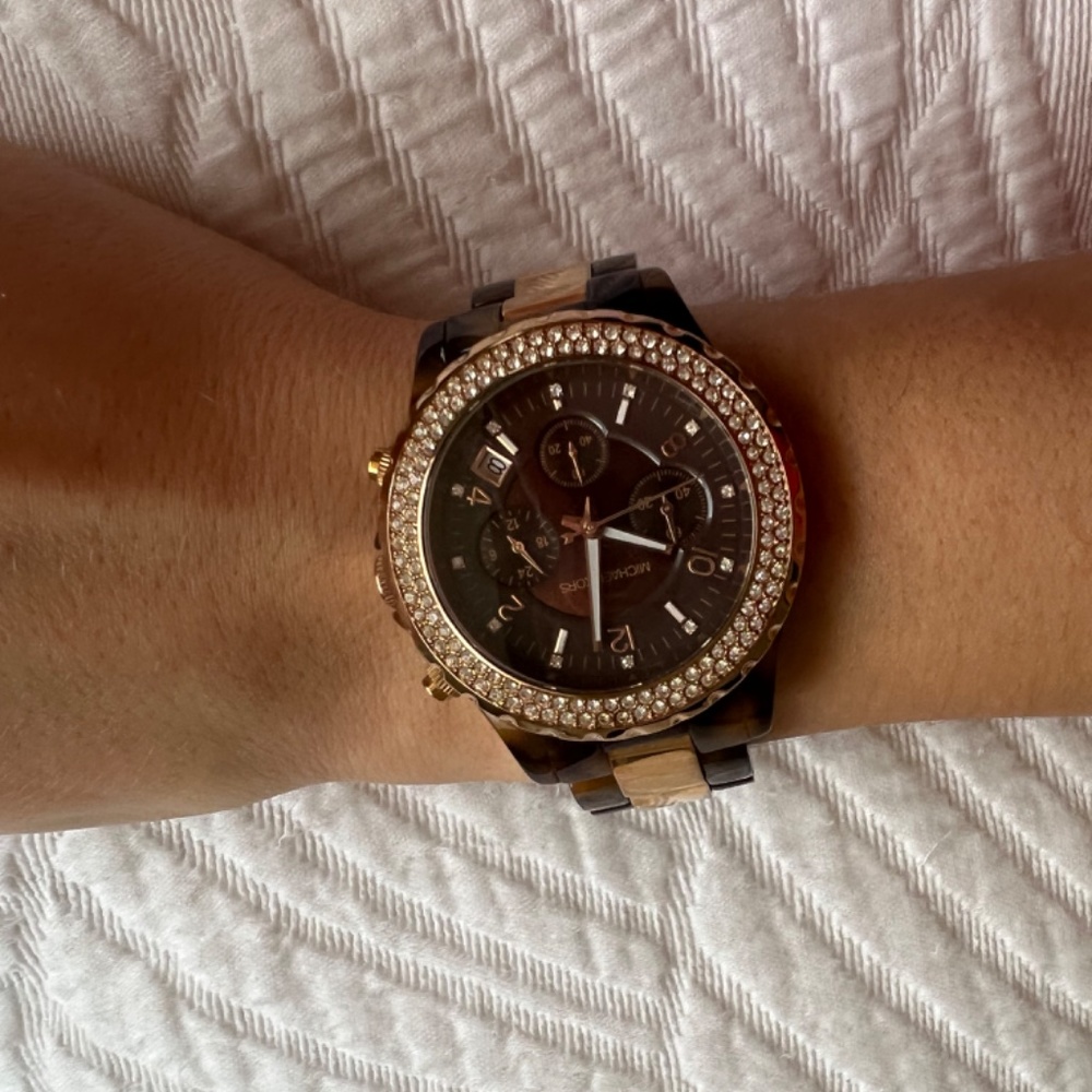 Michael Kors Tortoise Watch - Picture 2 of 6